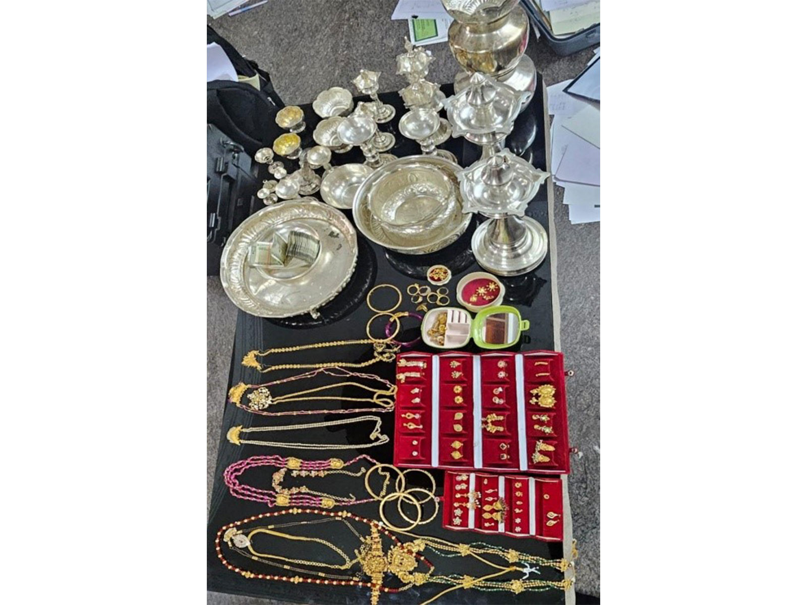 Seized items (Photo: Karnataka Lokayukta)