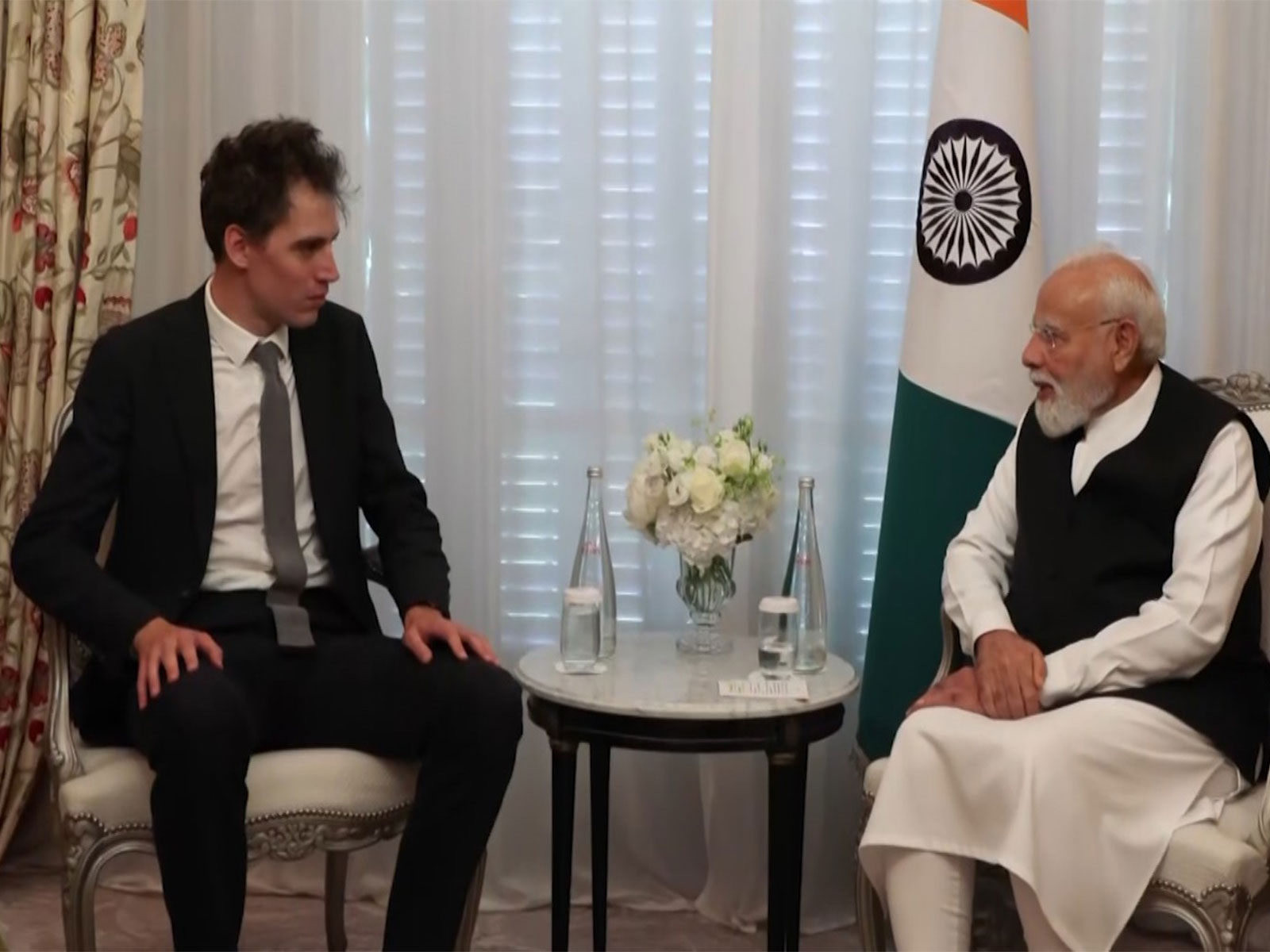  Prime Minister Narendra Modi with Mistral AI CEO and Co-founder Arthur Mensch in Paris (Photo/ANI/DD)