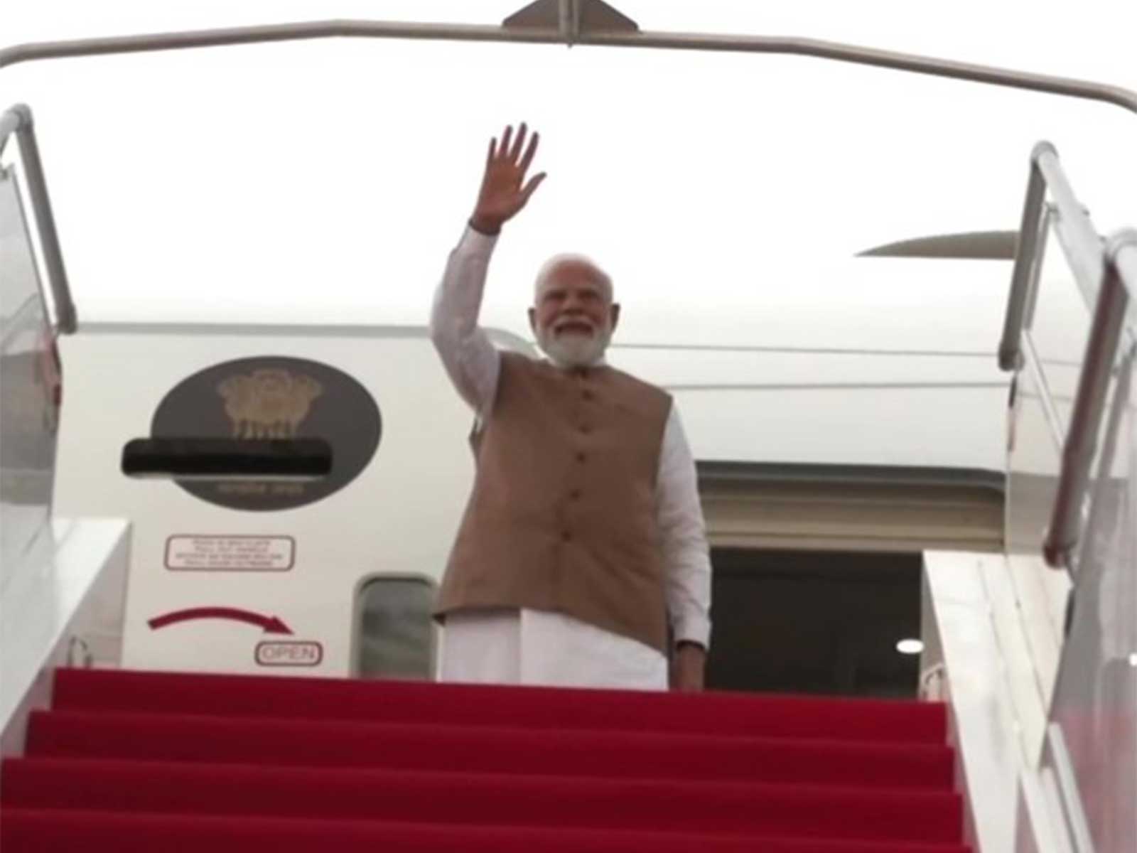 PM Narendra Modi departs from France (Photo/DD) PM Narendra Modi departs from France (Photo/DD)