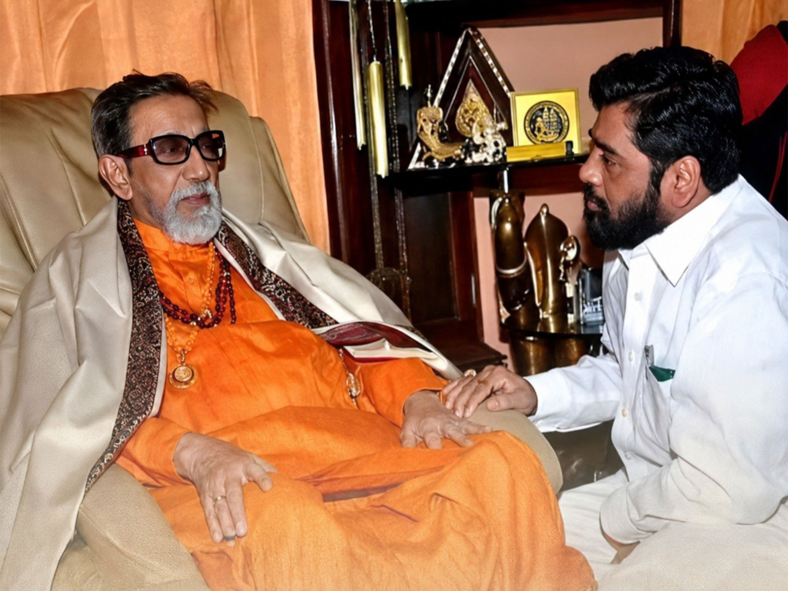 Shinde-led Shiv Sena posts Balasaheb photo on 60th foundation day(Photo/@Shivsenaofc) Shinde-led Shiv Sena posts Balasaheb photo on 60th foundation day(Photo/@Shivsenaofc)