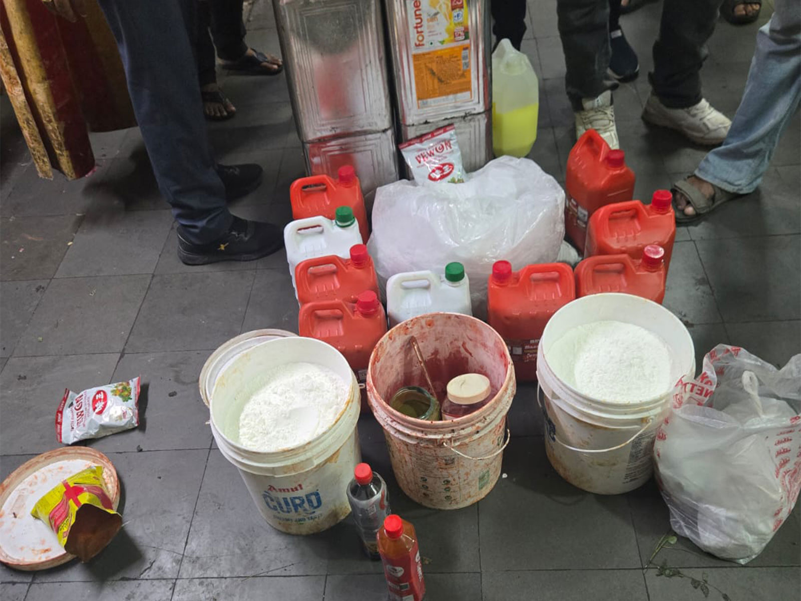 Hyderabad Police busts illegal food godown in Charminar (Photo/HyderabadPolice)