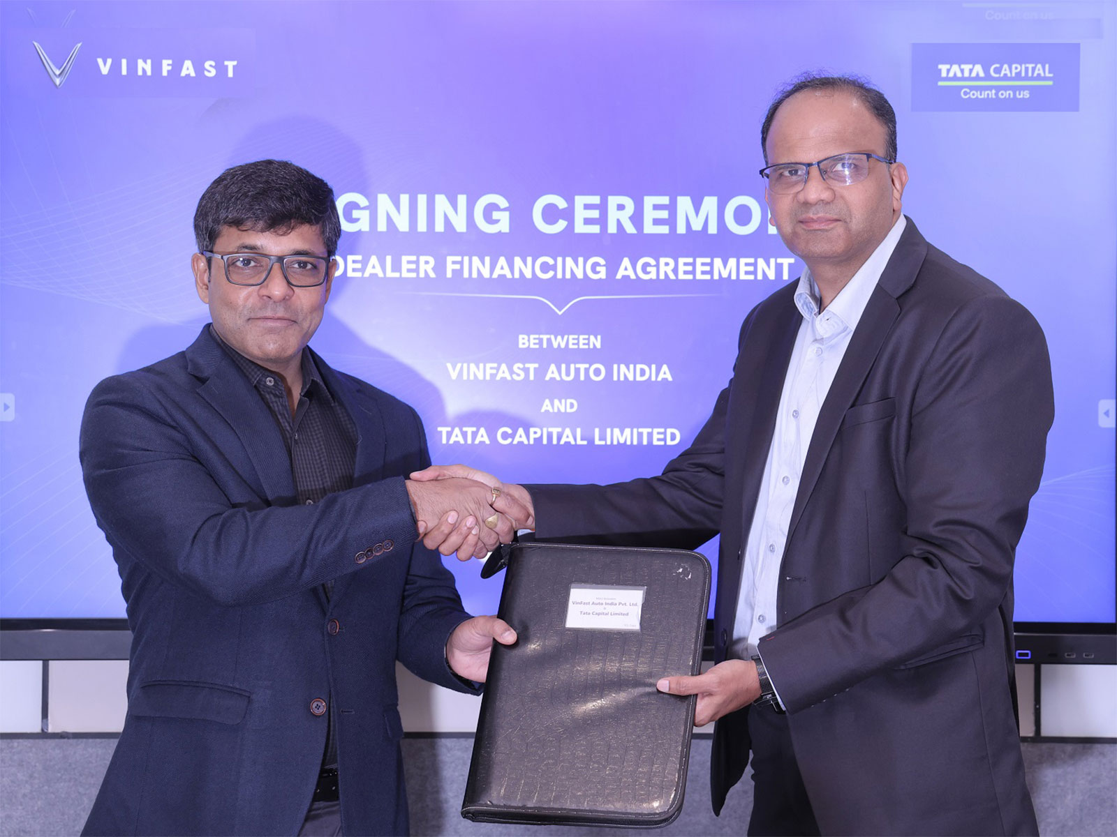 The MoU was signed by Mr. Tapan Ghosh, CEO of VinFast India, along with Mr. Narendra Kamath, COO โ SME Finance, Tata Capital in Gurugram The MoU was signed by Mr. Tapan Ghosh, CEO of VinFast India, along with Mr. Narendra Kamath, COO โ SME Finance, Tata Capital in Gurugram