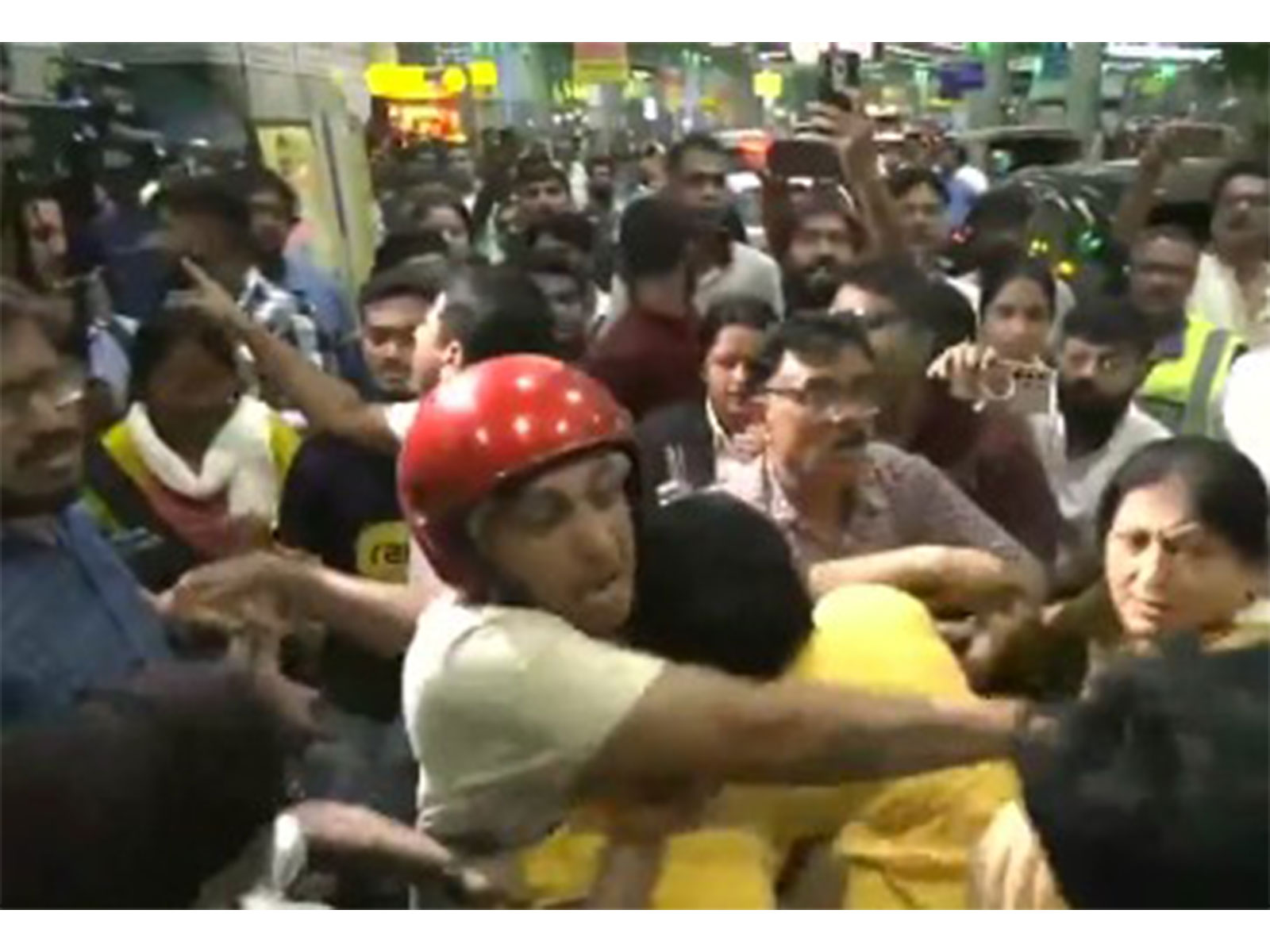 Chaos erupts at Kolkata Airport (Photo/ANI)