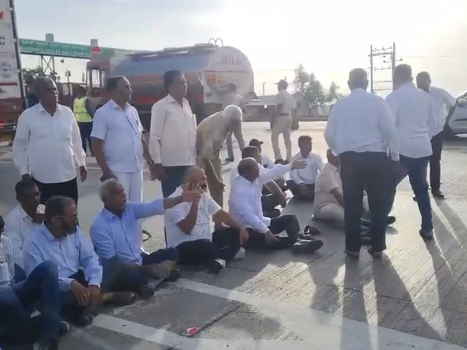 Visuals of the Hattaragi Toll Gate (Photo/ANI)