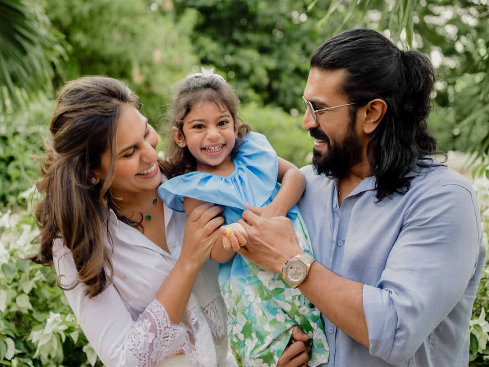 Ram Charan, Upasana reveal daughter's face (Photo/Instagram@alwaysramcharan) Ram Charan, Upasana reveal daughter's face (Photo/Instagram@alwaysramcharan)