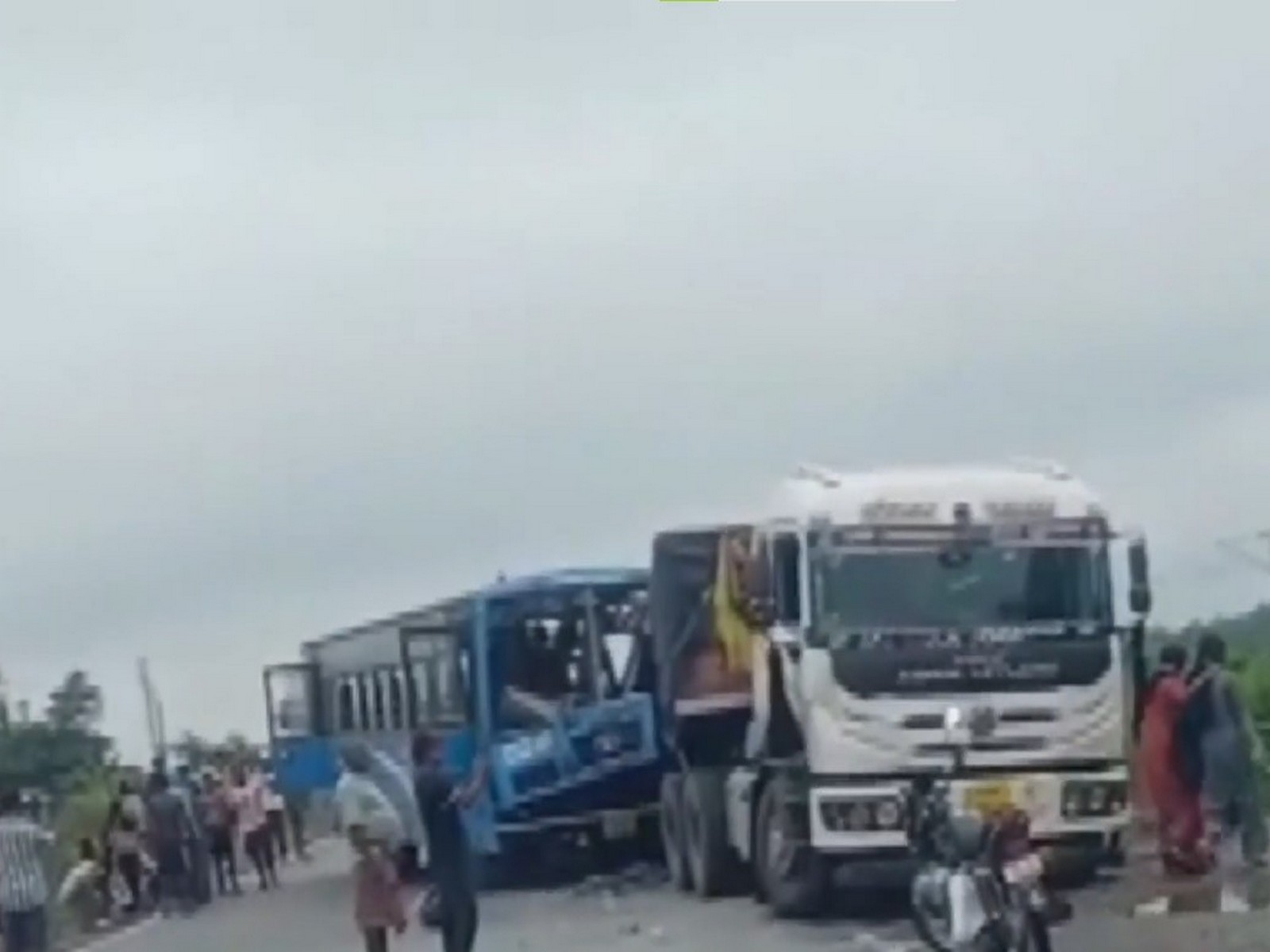 4 killed, 29 injured in bus-lorry collision in Maynaguri (Photo/ANI)