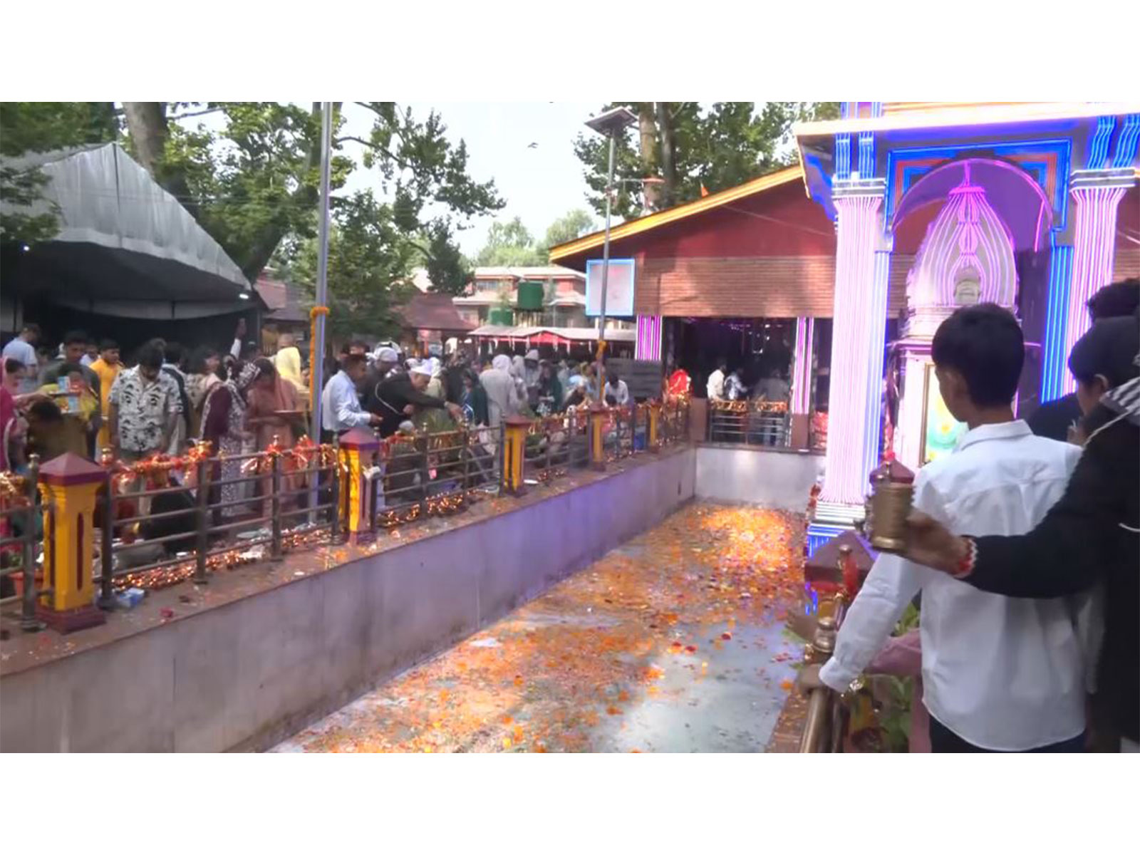 Devotees at Mata Kheer Bhawani Temple in Tulmulla (Photo/ANI)