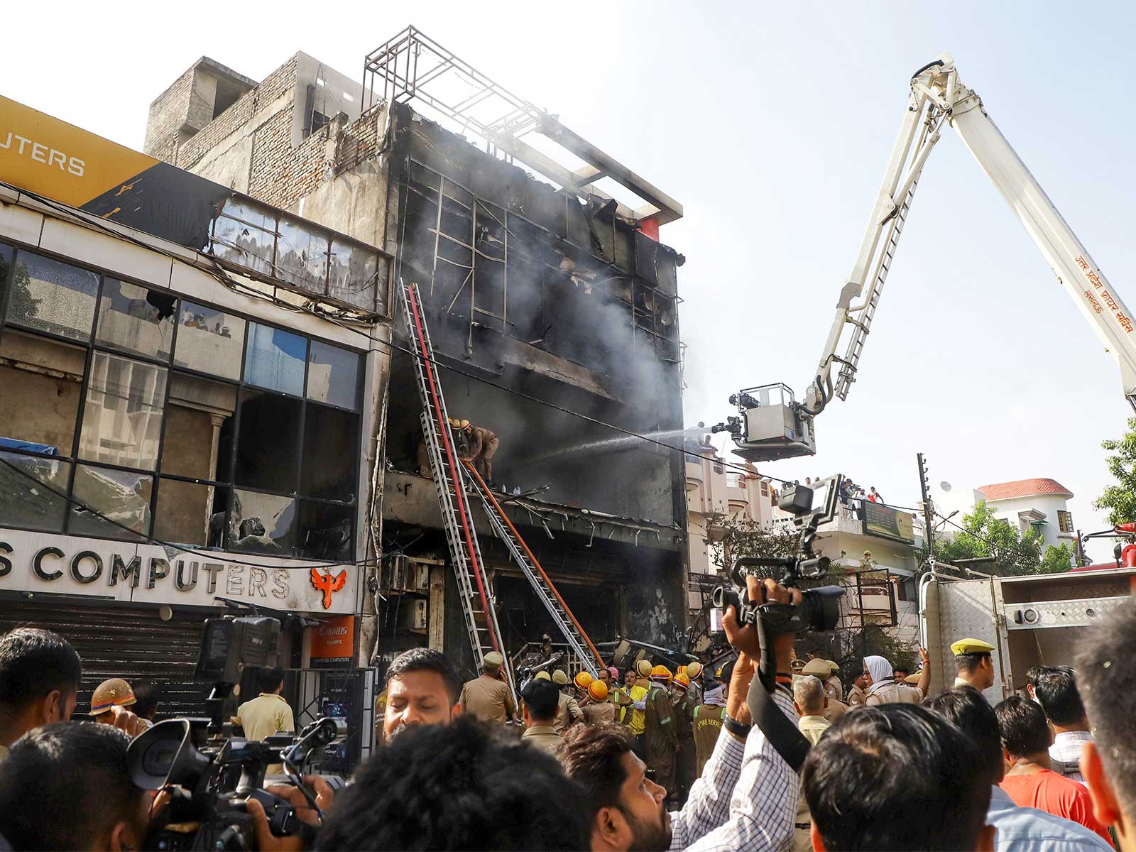 Firefighters conducting rescue and relief operations at the incident site in Lucknow (Photo/ANI) Firefighters conducting rescue and relief operations at the incident site in Lucknow (Photo/ANI)