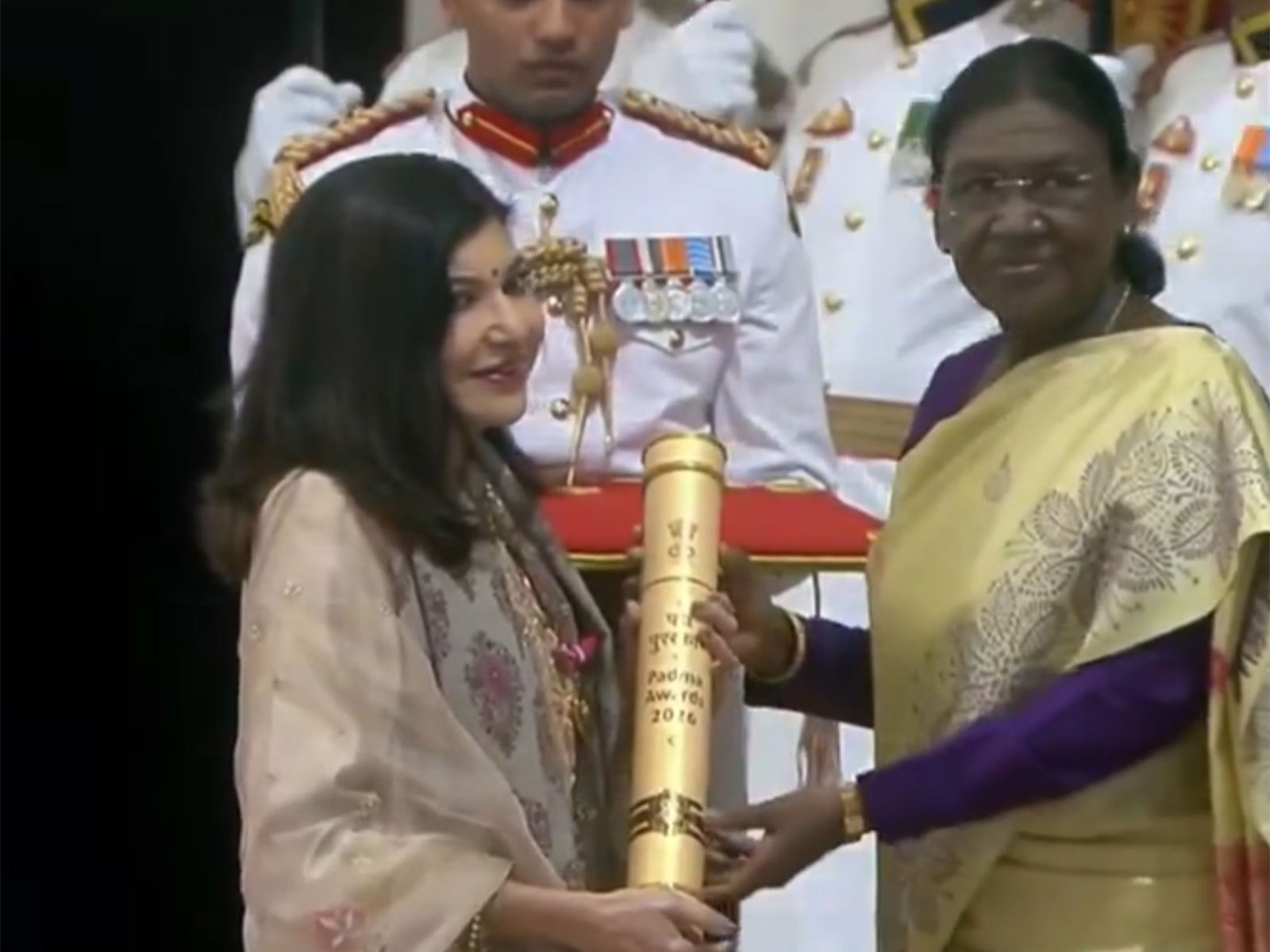 President Murmu confers Alka Yagnik with Padma Bhushan 