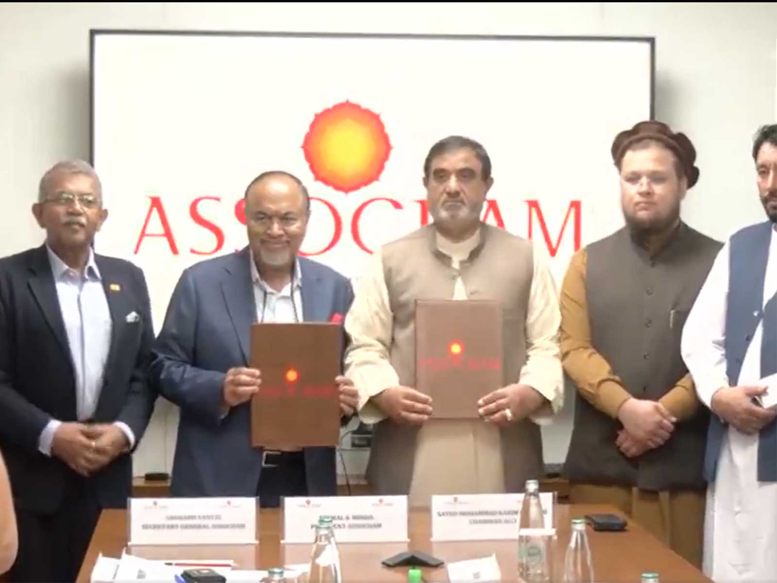 ASSOCHAM President Nirmal Kumar Minda signs MoU with Afghanistan Chamber of Commerce and Investment (Photo/ANI)