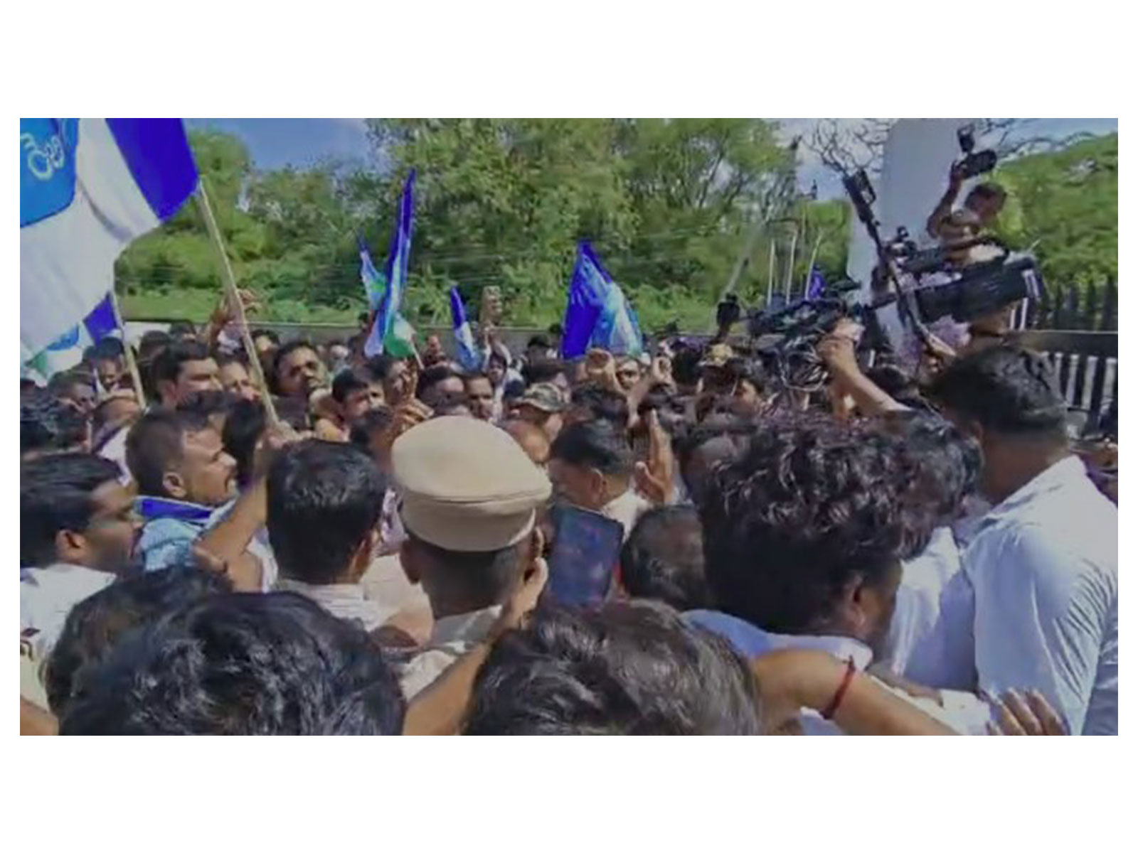 TDP, YSRCP rival protest (Photo/ANI) TDP, YSRCP rival protest (Photo/ANI)