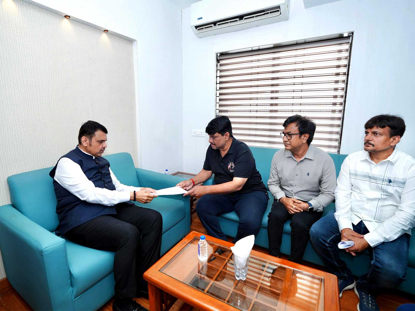 Father of Ketan Agarwal met Maharashtra Chief Minister Devendra Fadnavis (Photo/X@CMOMaharashtra) Father of Ketan Agarwal met Maharashtra Chief Minister Devendra Fadnavis (Photo/X@CMOMaharashtra)