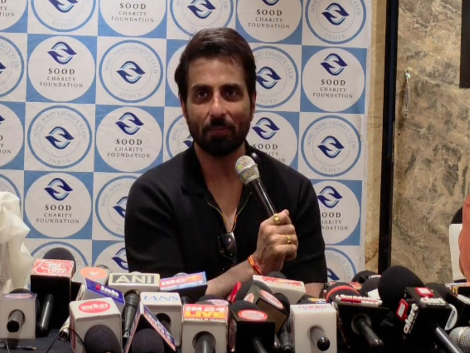 Sonu Sood (Photo/ANI) Sonu Sood (Photo/ANI)