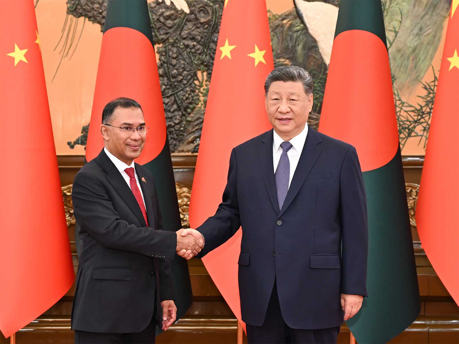 Chinese President Xi Jinping with Bangladesh Prime Minister Tarique Rahman (Photo/X@SpoxCHN_MaoNing)