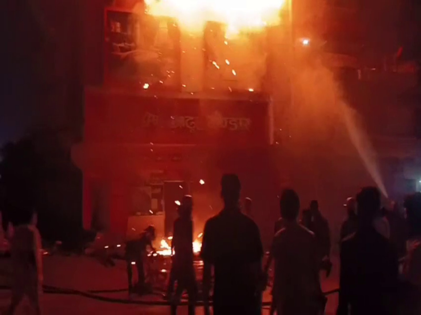 Fire erupts at mattress and quilt shop in UP’s Jaunpur