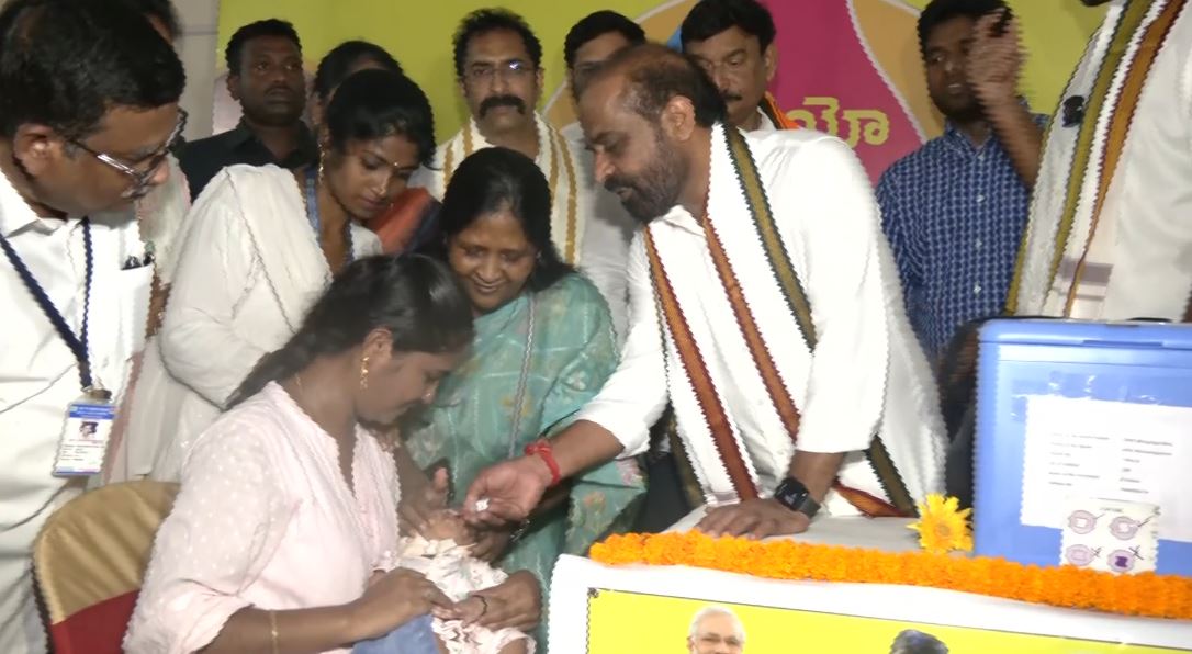 Andhra Pradesh Health Minister Satya Kumar Yadav adminsters polio drops (Photo/ANI)