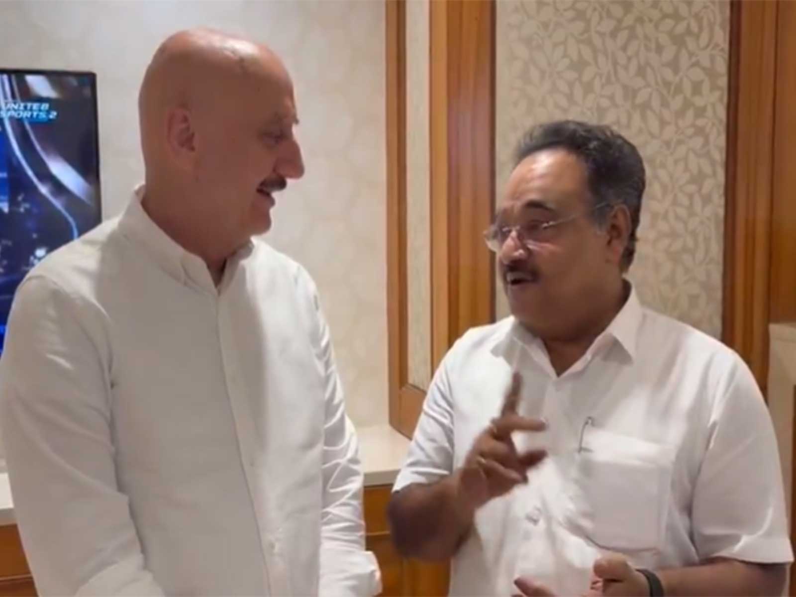 Actor Anupam Kher with West Bengal BJP President Samik Bhattacharya (Photo/Office of WB BJP President)