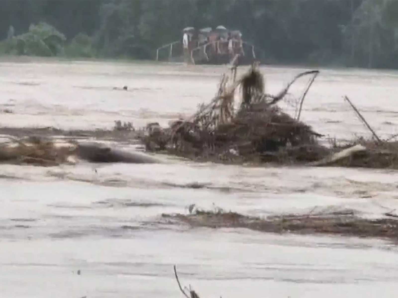 A 300-meter-long iron bridge connecting Kemi and Oyan washed away by raging floodwaters in the Kemi River (Photo/ANI)