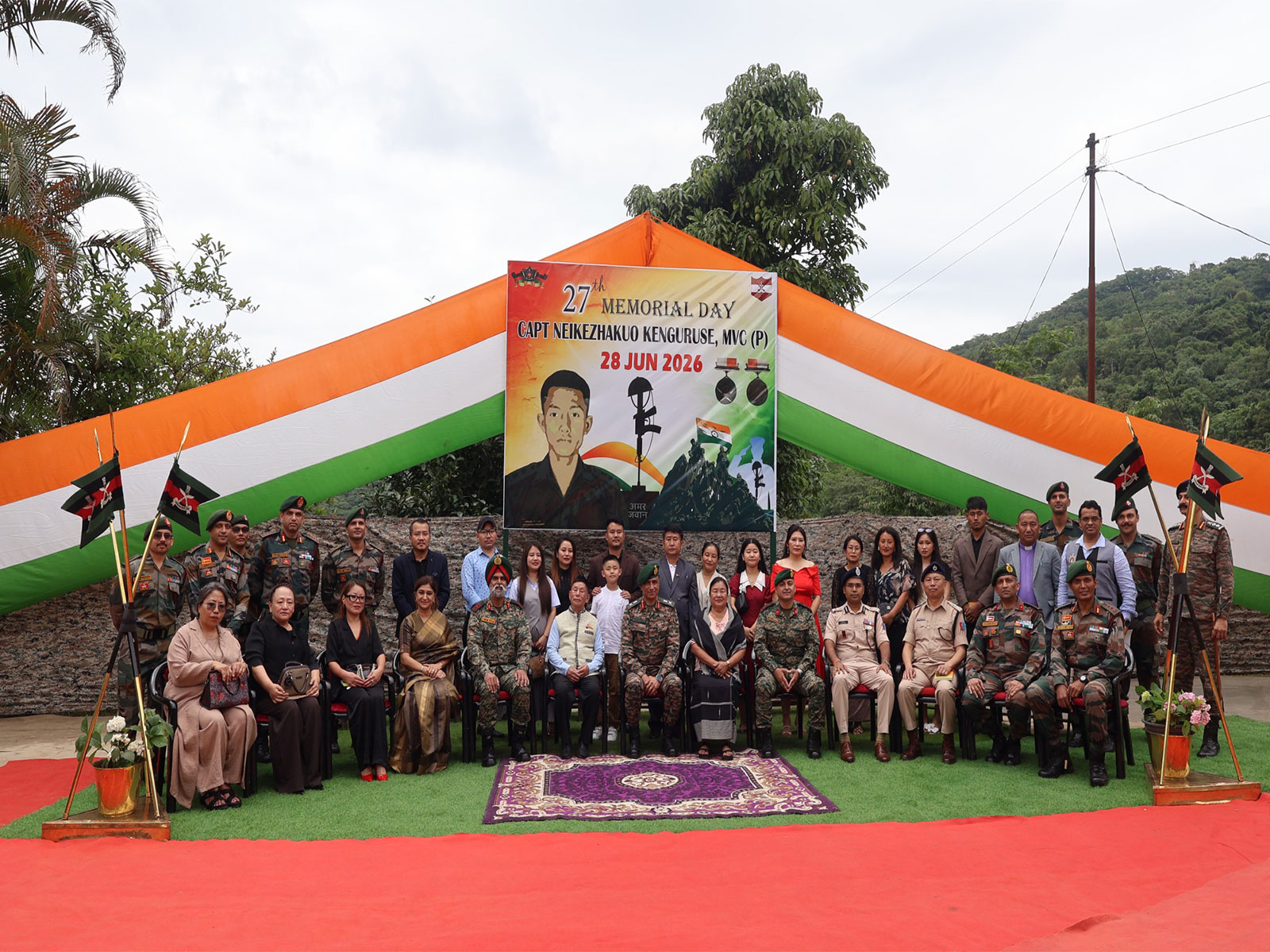 Indian Army pay tribute to Kargil hero Captain N Kengurรผse (Photo/Ministry of Defence PRO) Indian Army pay tribute to Kargil hero Captain N Kengurรผse (Photo/Ministry of Defence PRO)