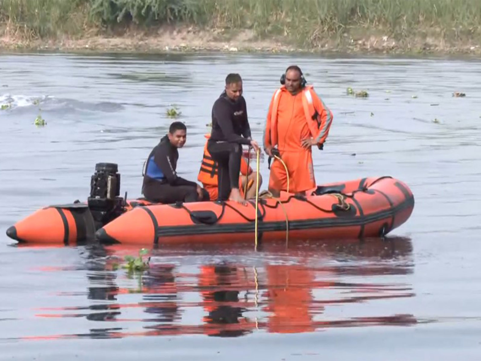 Search operation in Yamuna river (Photo/ANI) Search operation in Yamuna river (Photo/ANI)