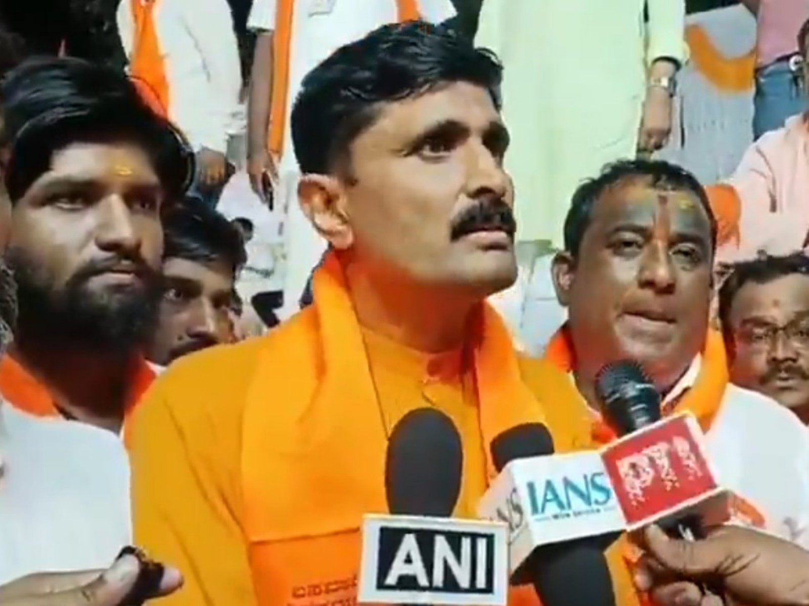 Shiv Sena's Karnataka President Andola Siddalinga Swami  (Photo/ANI)