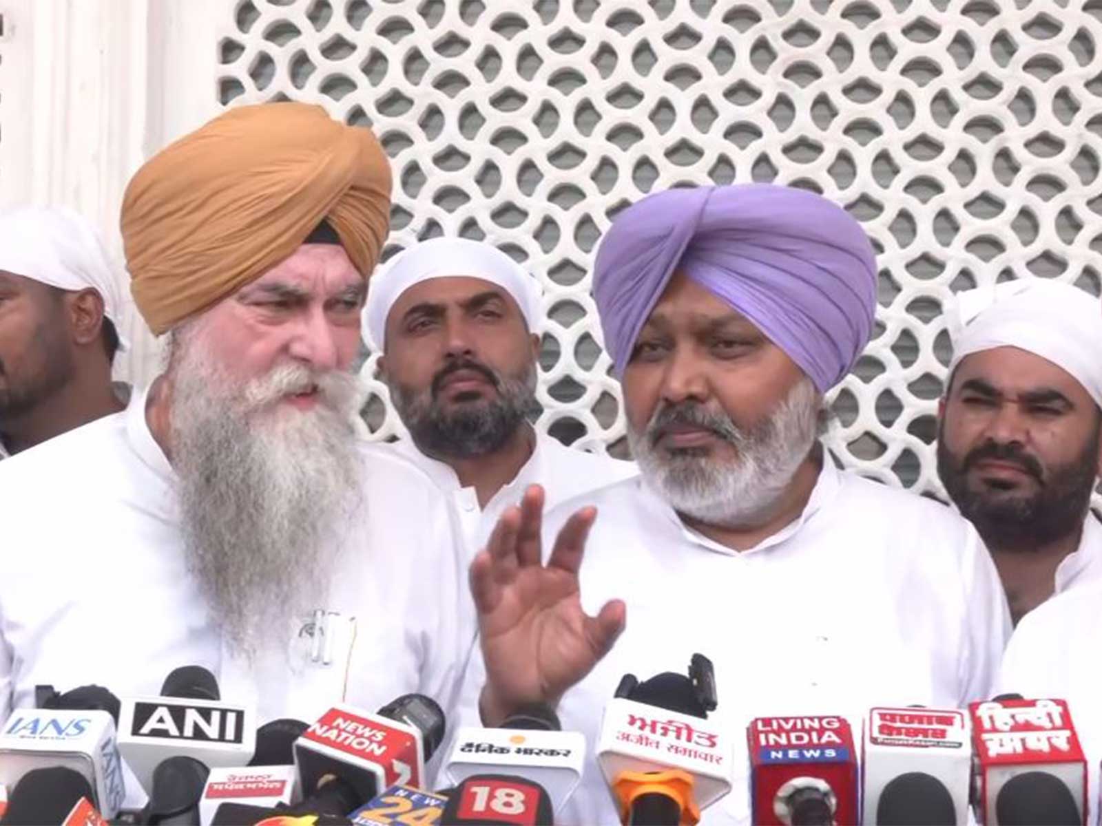 Punjab Assembly Speaker Kultar Singh Sandhwan and Finance Minister Harpal Singh Cheema (Photo/ANI) Punjab Assembly Speaker Kultar Singh Sandhwan and Finance Minister Harpal Singh Cheema (Photo/ANI)