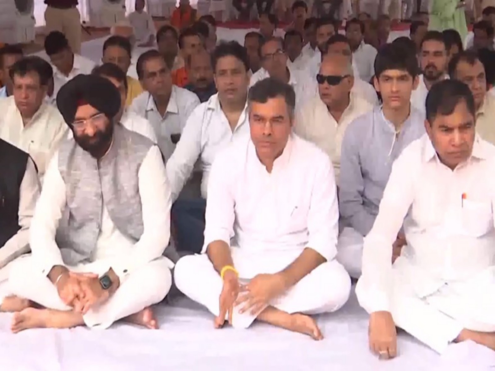 Delhi Ministers Manjinder Sirsa, Parvesh Verma attend prayer meet on Sahib Singh Verma's death anniversary(Photo/ANI)