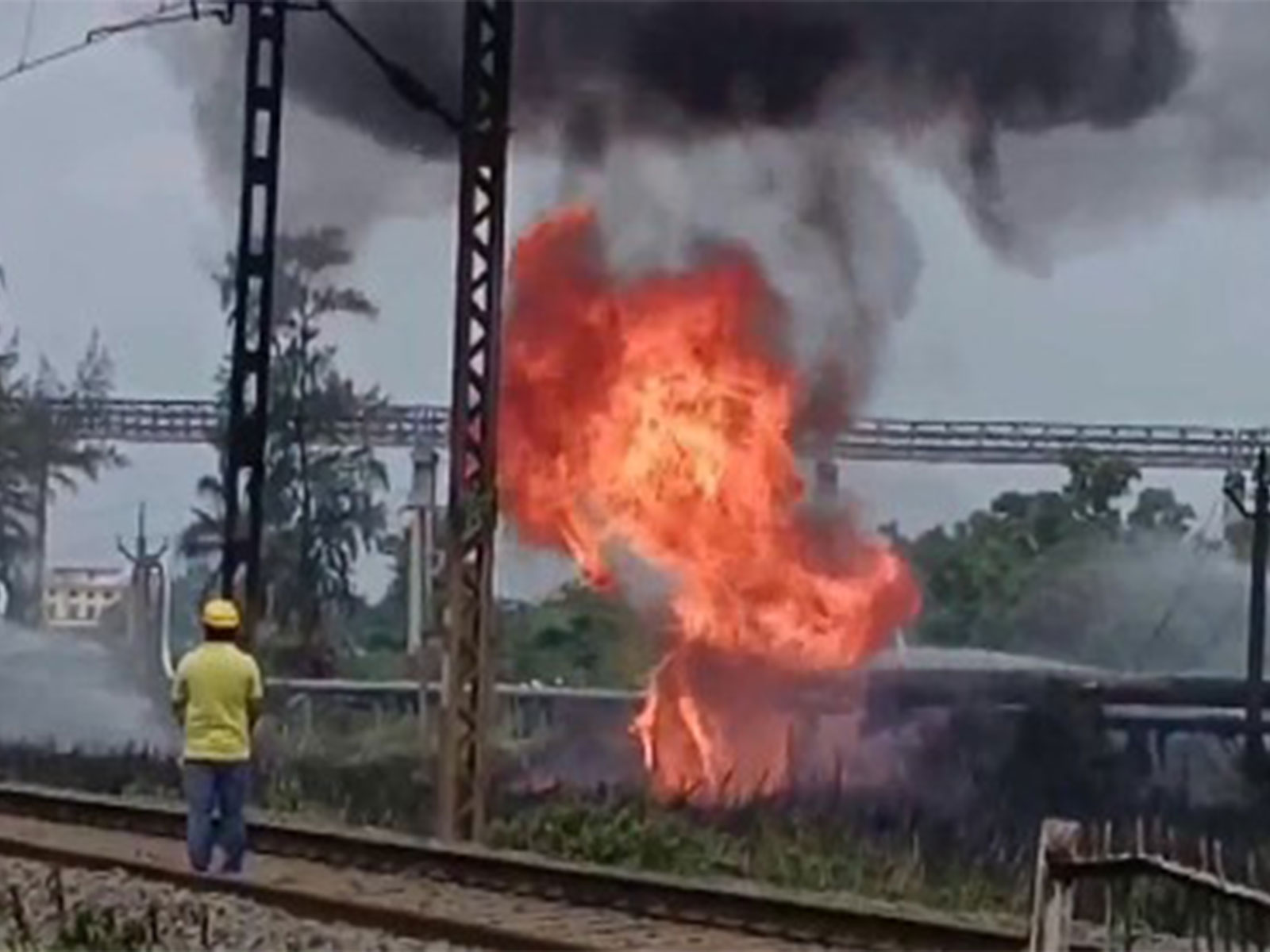 Fire breaks out at Haldia Petrochemicals pipeline (Photo/ANI)