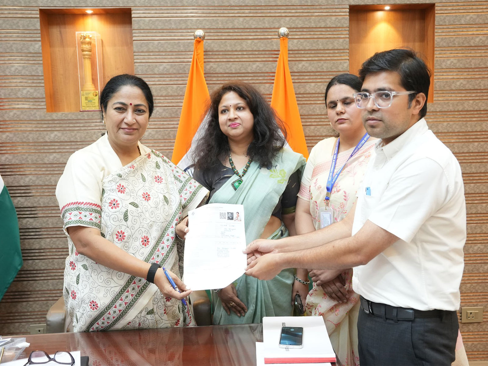 Delhi CM Rekha Gupta submits SIR enumeration form (Photo: x/@CMODelhi)