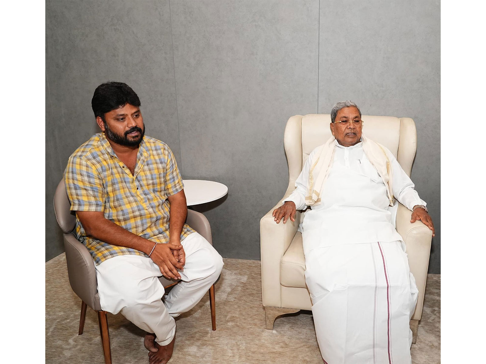 Former Karnataka CM Siddaramaiah with MLA Pradeep Eshwar (Photo/@siddaramaiah) Former Karnataka CM Siddaramaiah with MLA Pradeep Eshwar (Photo/@siddaramaiah)