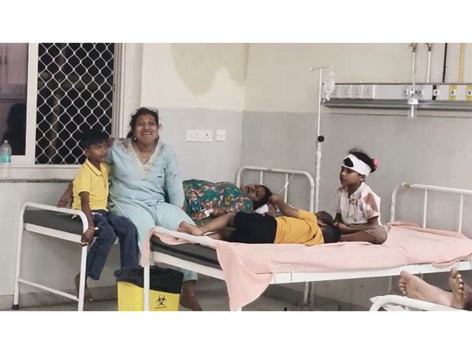 Injured passenger in Delhi-Mumbai Expressway (Photo/ANI) Injured passenger in Delhi-Mumbai Expressway (Photo/ANI)