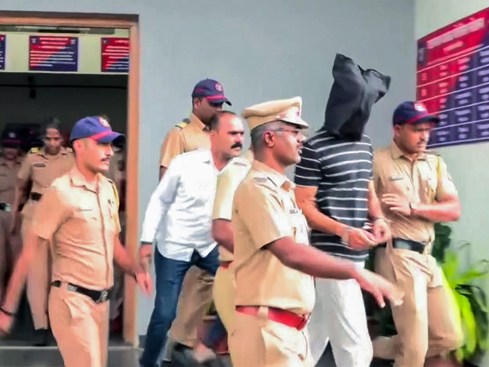 Police taking accused Chetan Chaudhary before court (File Photo/ANI)