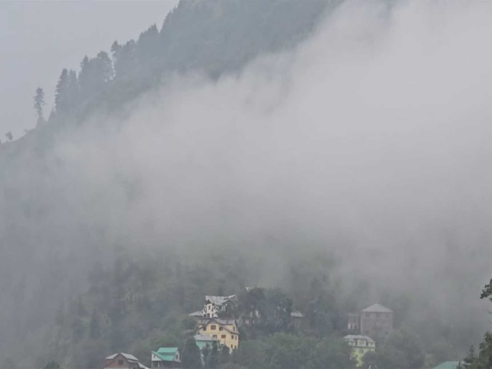 Heavy rainfall in Bhalesa (Photo/ANI) Heavy rainfall in Bhalesa (Photo/ANI)