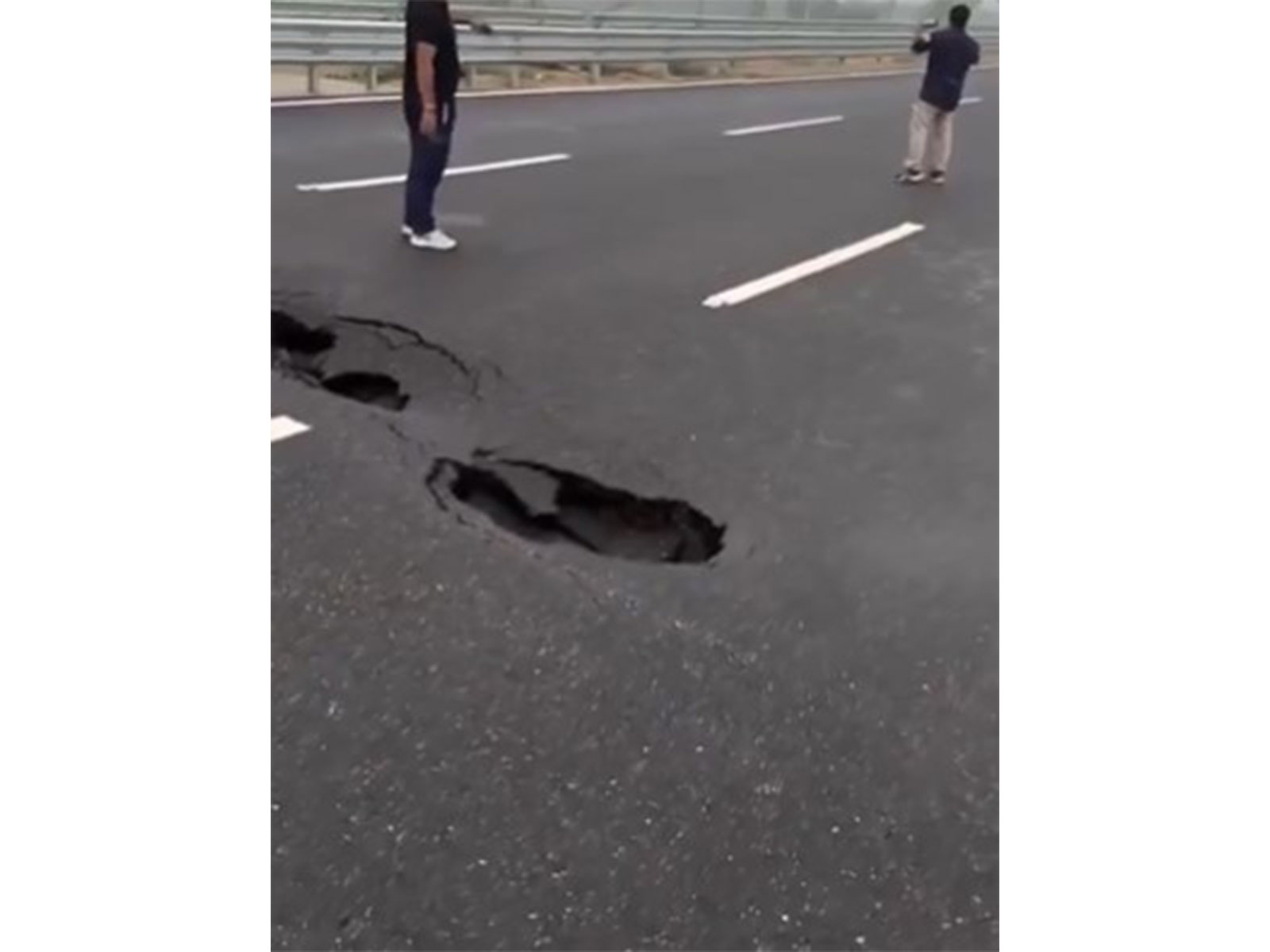Visuals from Delhi-Dehradun Expressway shared by INC (Photo/@INCIndia)