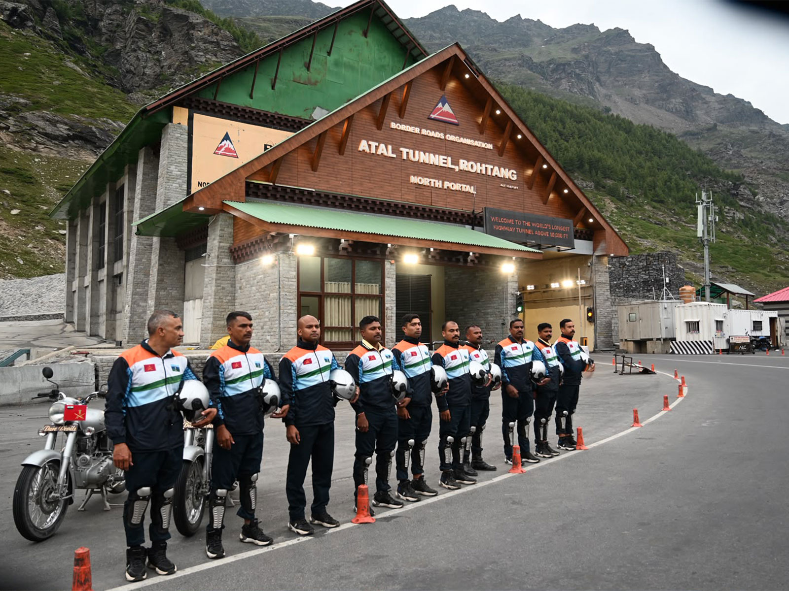 Indian Army's Corps of Signals Dare Devils attempt new World Record at Atal Tunnel (Photo/PIB-Defence Wing) Indian Army's Corps of Signals Dare Devils attempt new World Record at Atal Tunnel (Photo/PIB-Defence Wing)