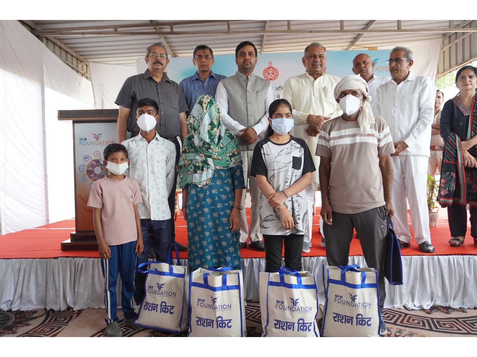 Shri Tejpal Tanwar, MLA, Gurugram, Dr. Aishwarya Mahajan, Managing Trustee and President, M3M Foundation, Shri Narayan Bhadana, Councillor, Health Dept, and village Sarpanch