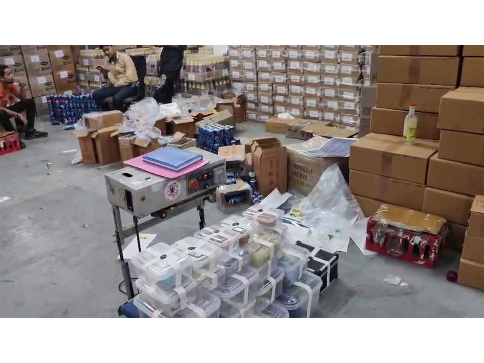 Illegal factory repackaging expired food products in Okhla (Photo/Delhi Police)