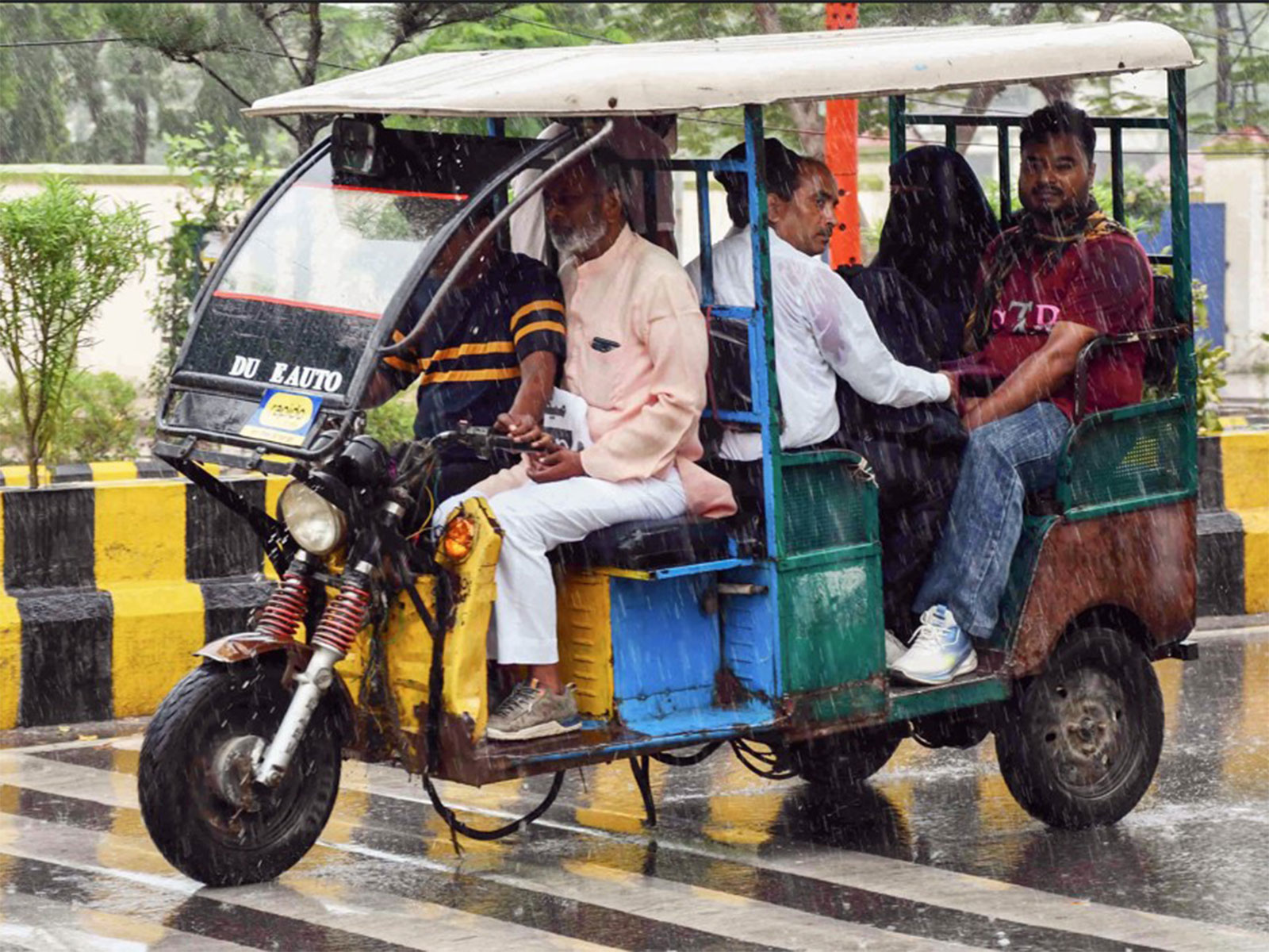 People commuting in an e-rickshaw (File Photo-ANI) People commuting in an e-rickshaw (File Photo-ANI)