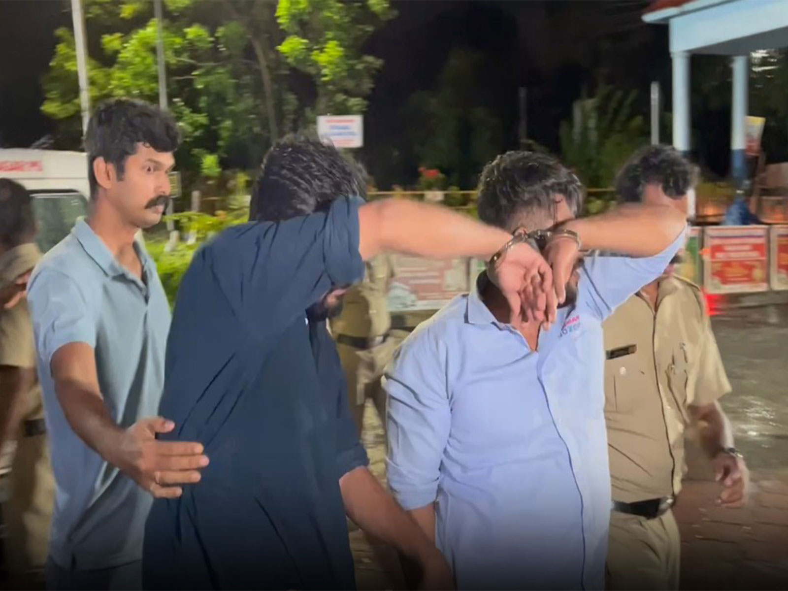 Two accused being taken to police station in Palakkad (Photo/ANI) Two accused being taken to police station in Palakkad (Photo/ANI)