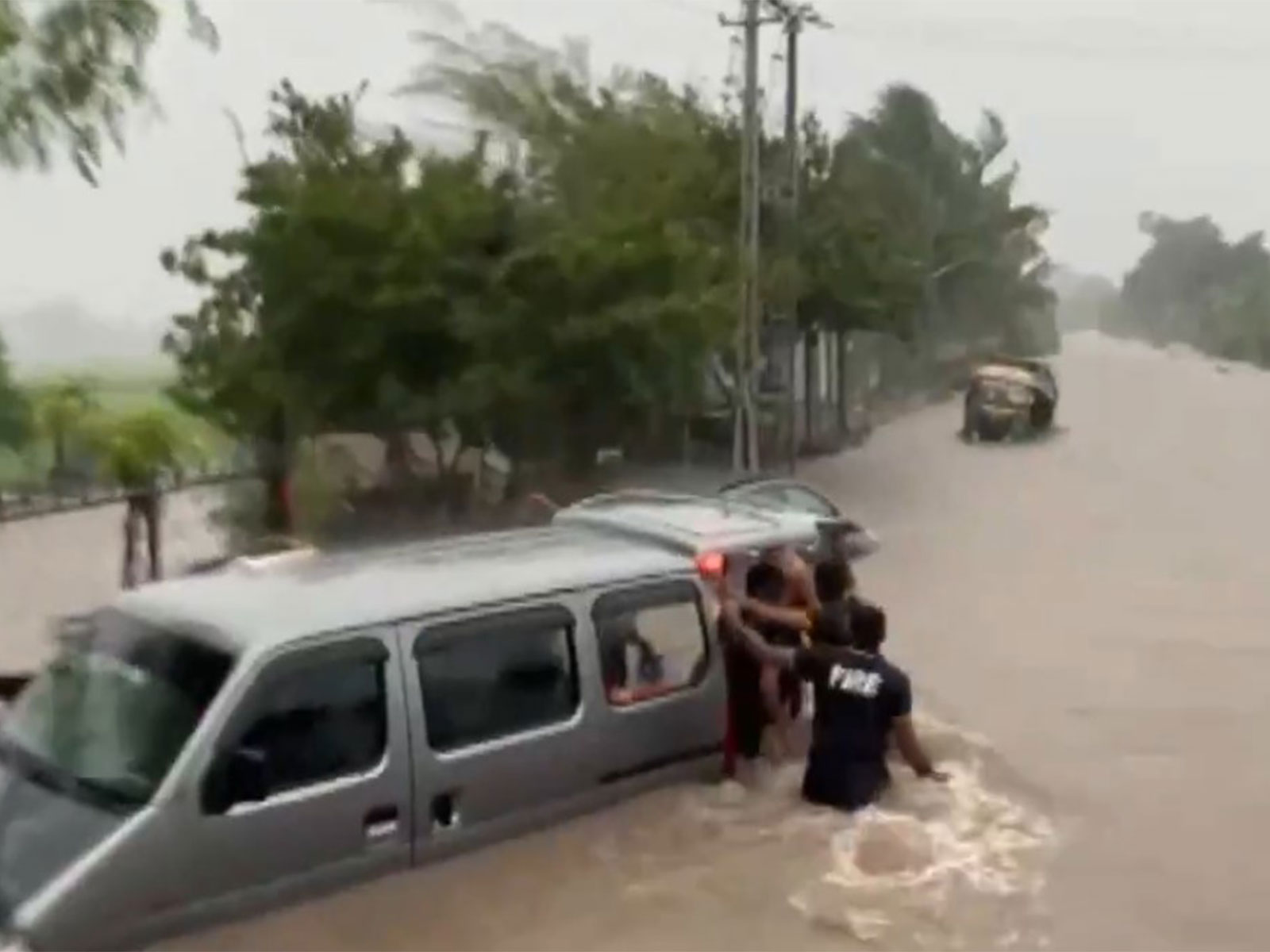 Fire Department rescues people stranded in floodwaters (Photo/ANI)