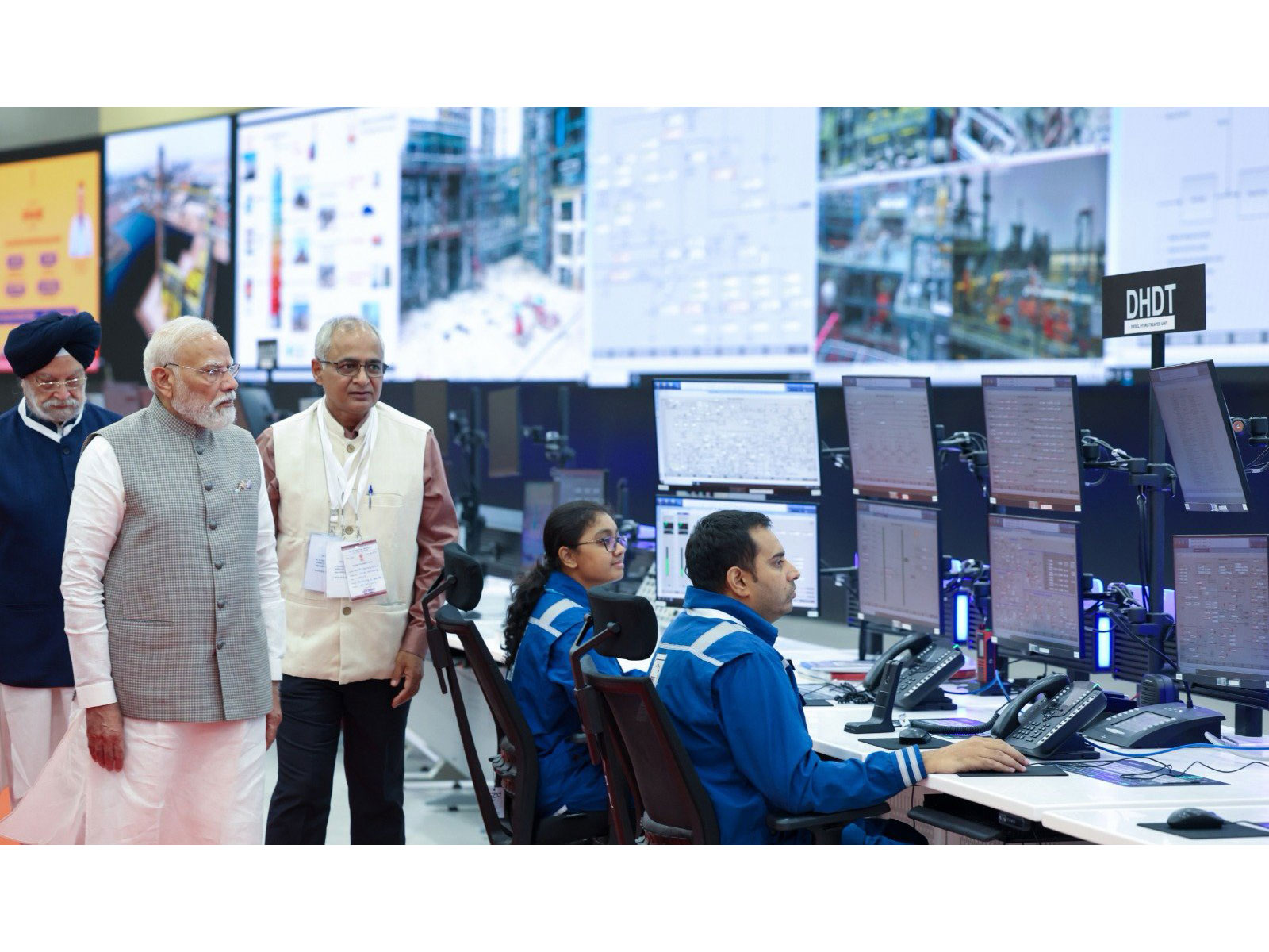 Prime Minister Narendra Modi inaugurated HPCL Rajasthan Refinery-cum-Petrochemical Complex at Pachpadra (Photo/@narendramodi)