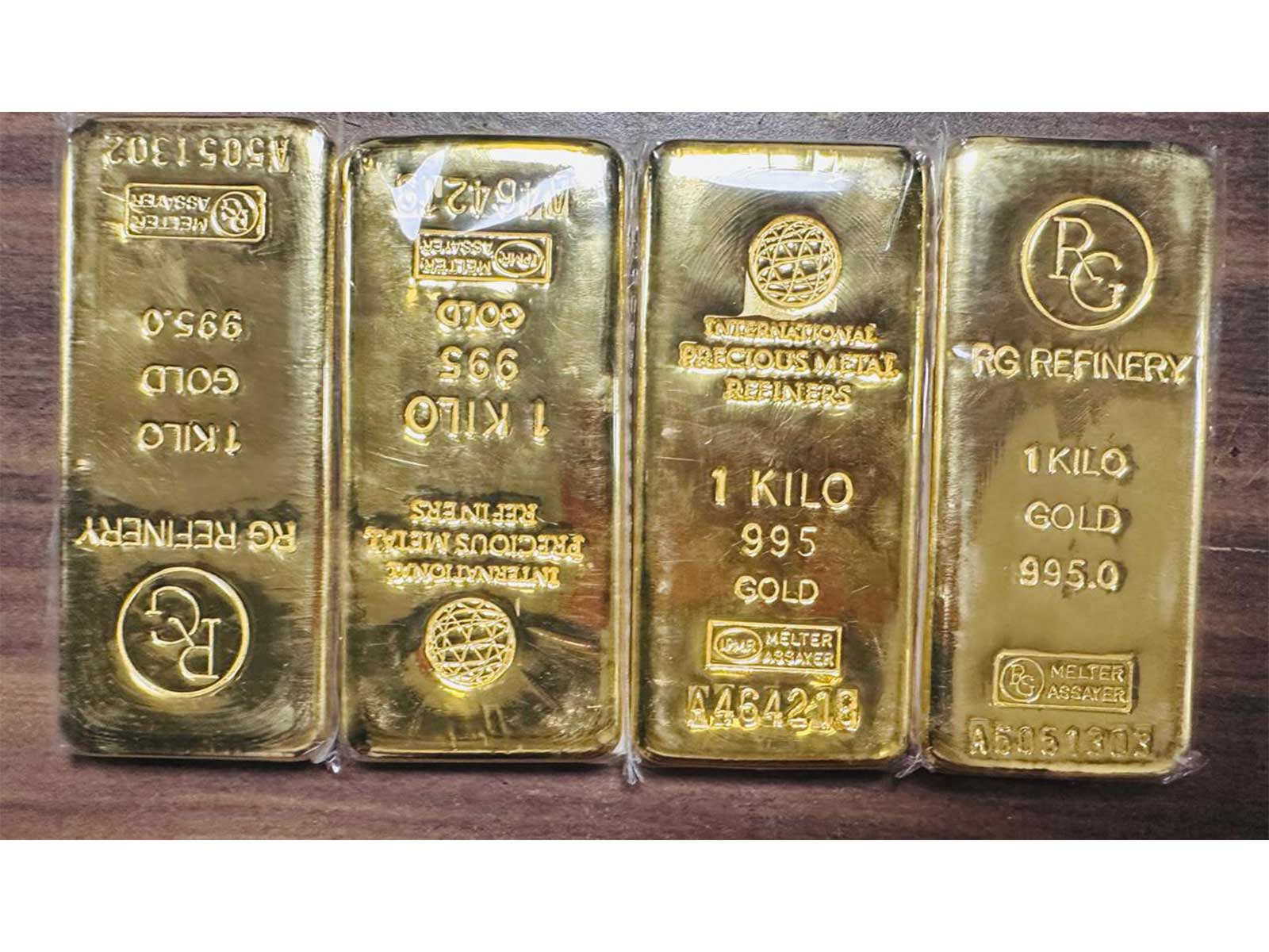 DRI seized four foreign-marked gold bars from the passenger (Photo/ DRI)