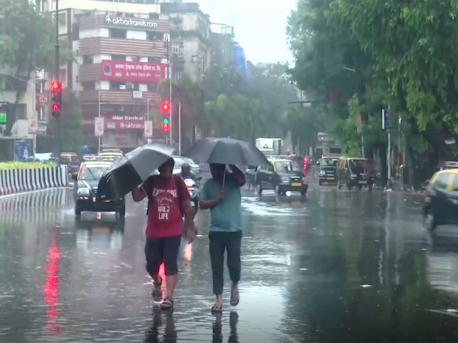 Rain lashes parts of Mumbai on Sunday morning (Photo/ANI)