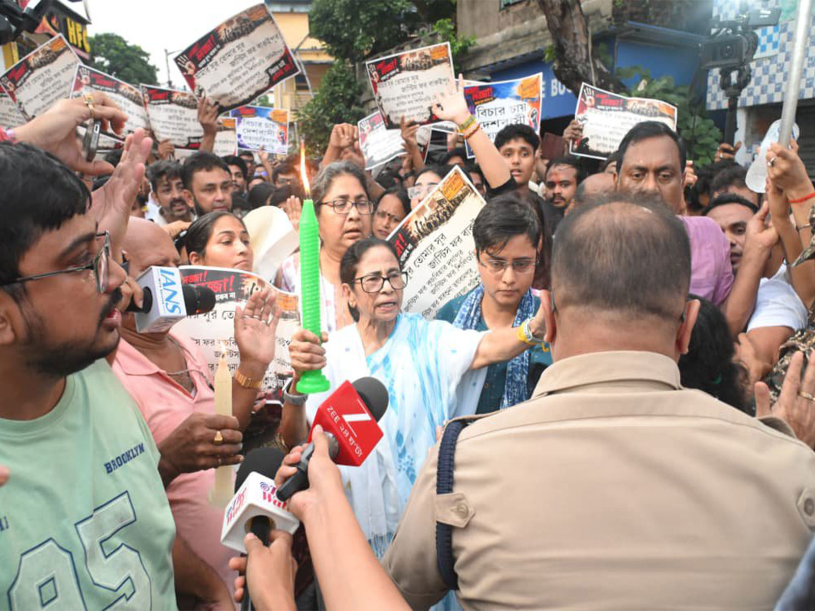 TMC chief Mamata Banerjee holds candle march (Photo/X@TMC)