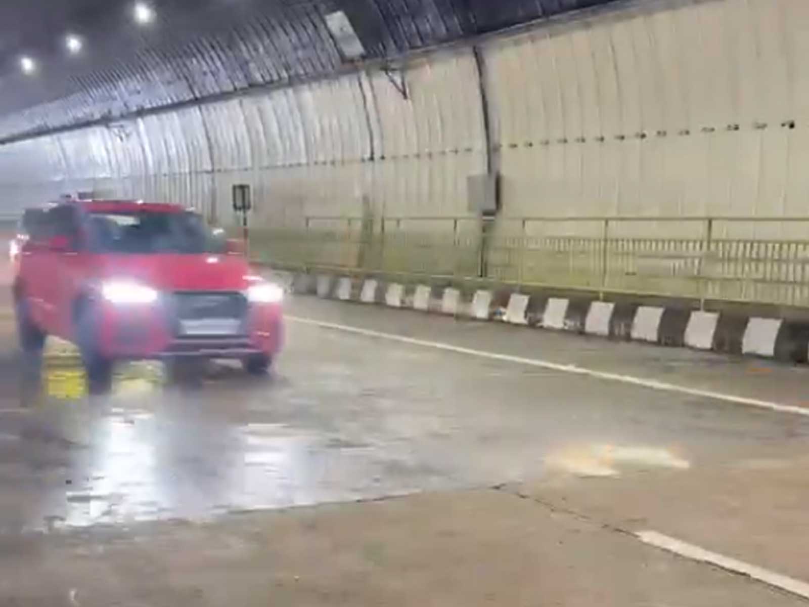 Pune Expressway reopens for vehicular movement after debris (Photo/X@MSRDC_official) Pune Expressway reopens for vehicular movement after debris (Photo/X@MSRDC_official)
