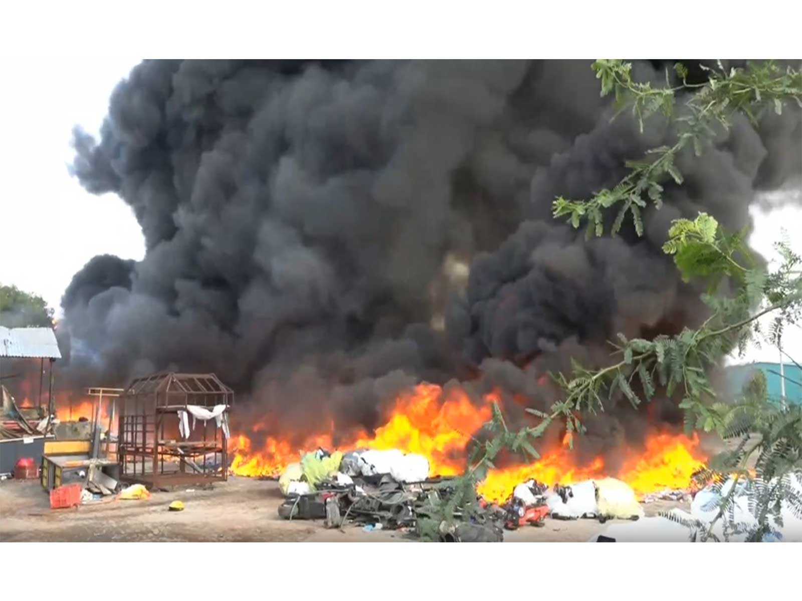Fire breaks out at plastic warehouse in Tiruchirappalli (Photo/ANI)