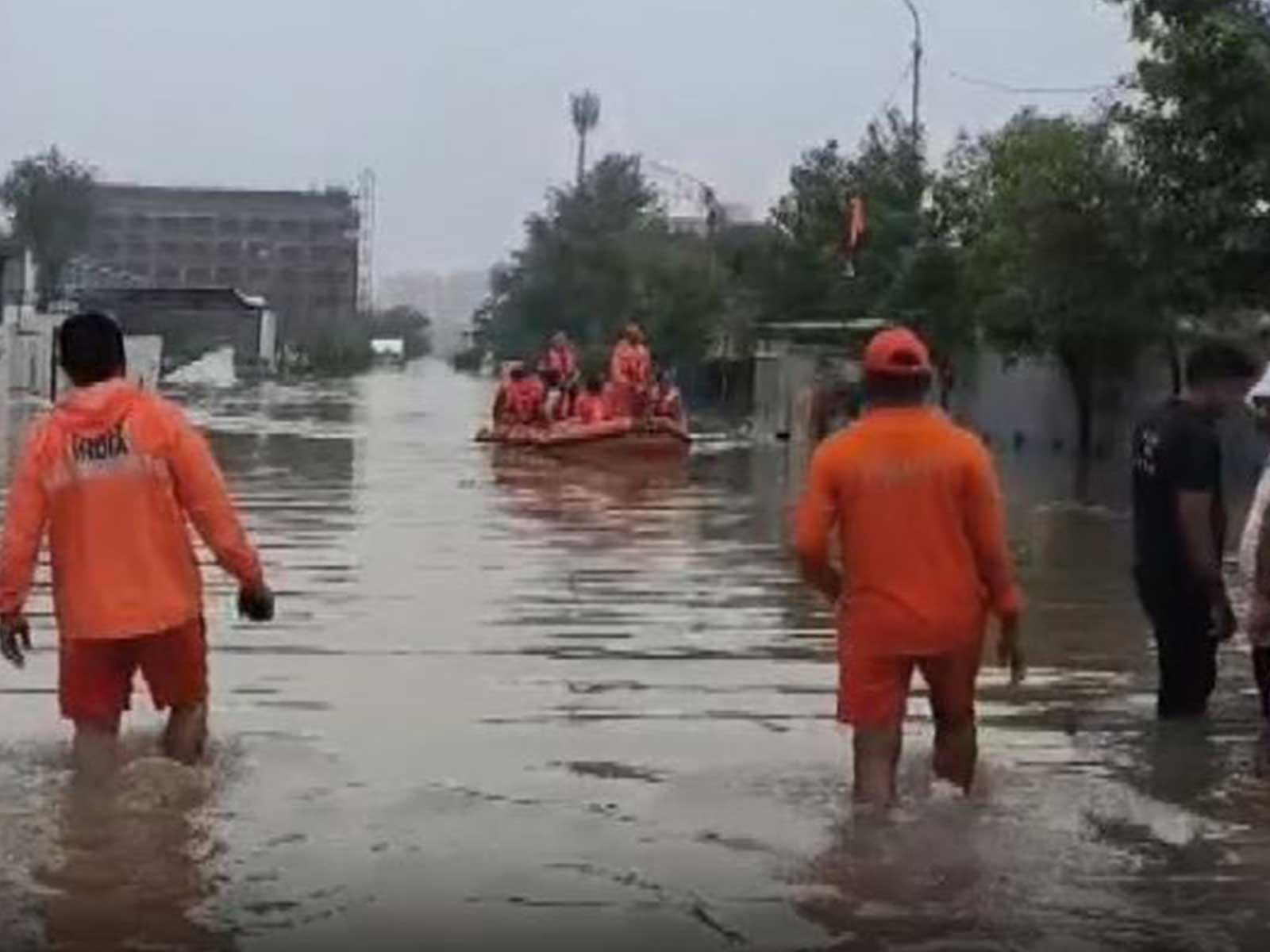 NDRF teams carried out rescue operations in Surat (Photo/NDRF) NDRF teams carried out rescue operations in Surat (Photo/NDRF)