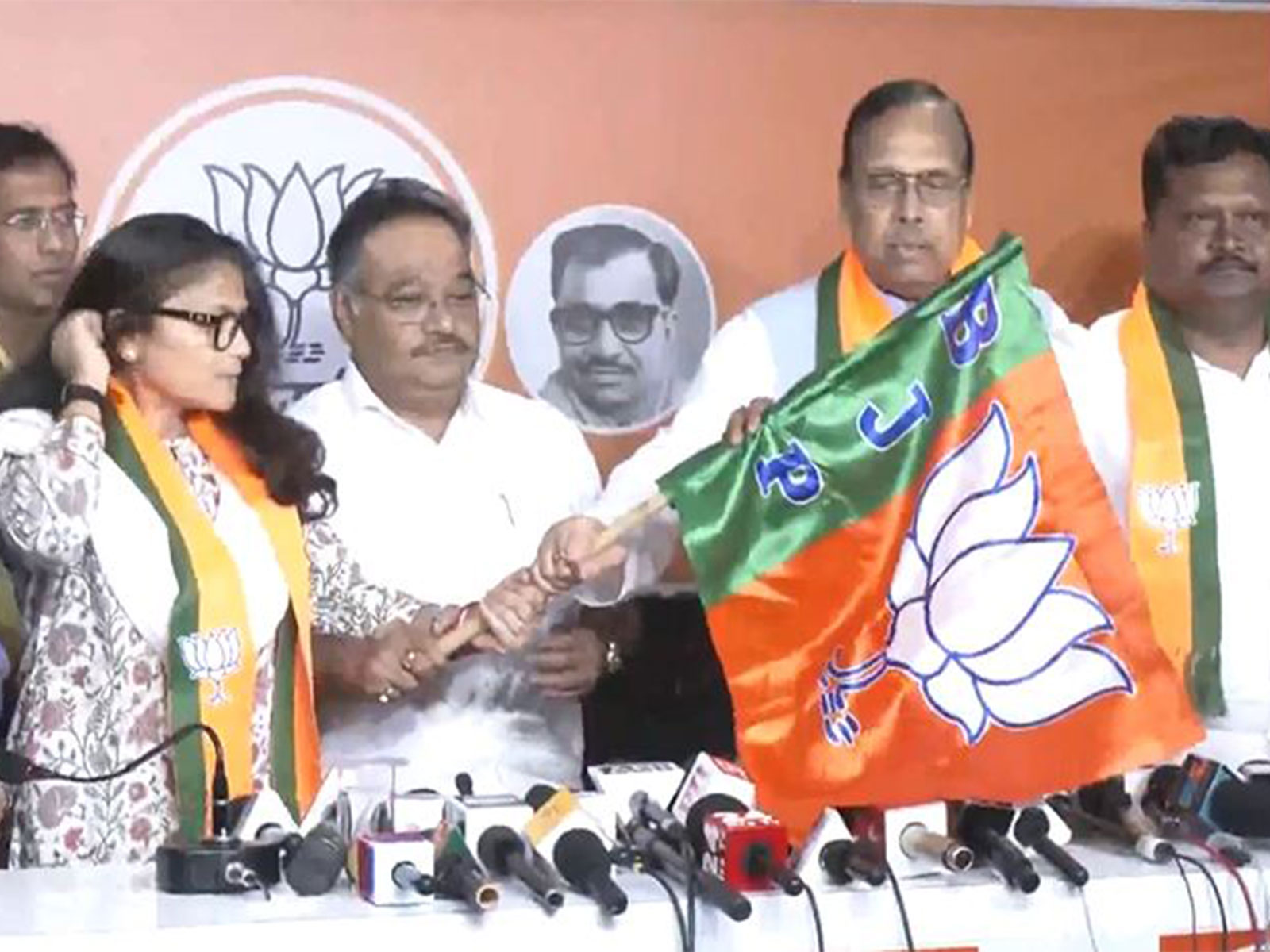 TMC MPs Sushmita Dev, Sukhendu Sekhar Roy, Prakash Chik Baraik join BJP (Photo/ANI) TMC MPs Sushmita Dev, Sukhendu Sekhar Roy, Prakash Chik Baraik join BJP (Photo/ANI)