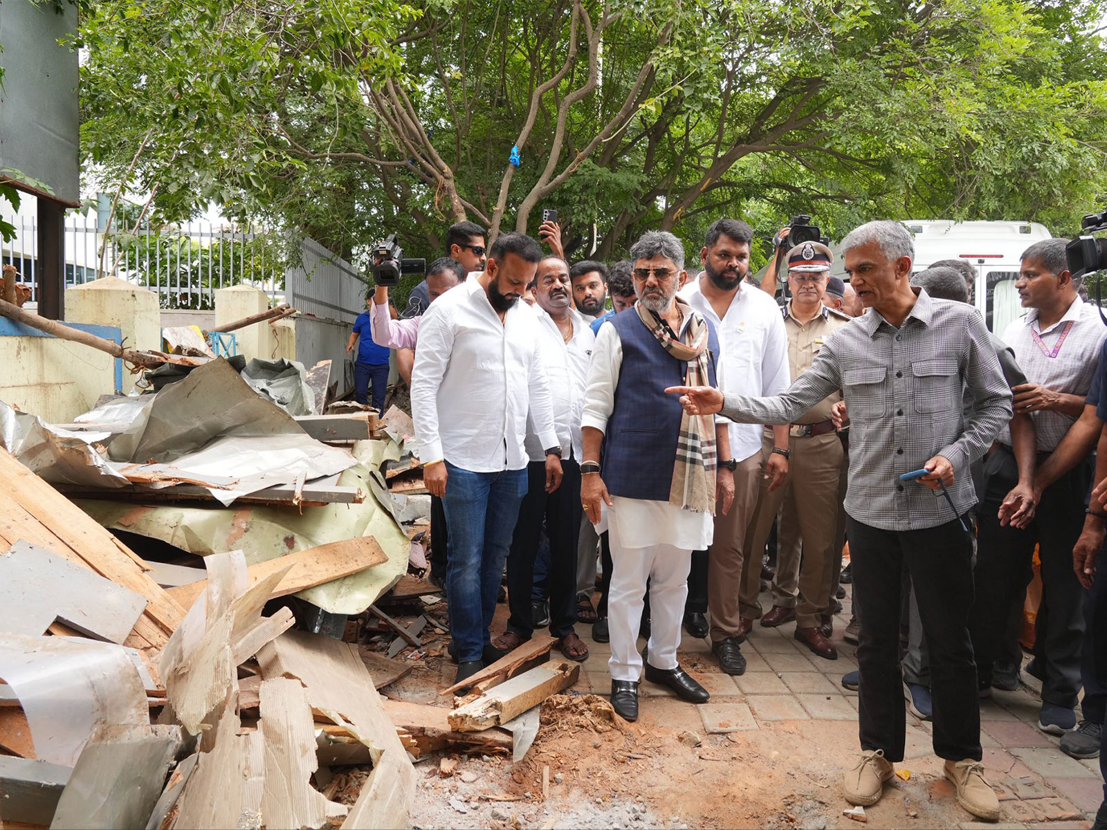 Karnataka Chief Minister DK Shivakumar inspects footpath clearance drive (Photo/ANI)