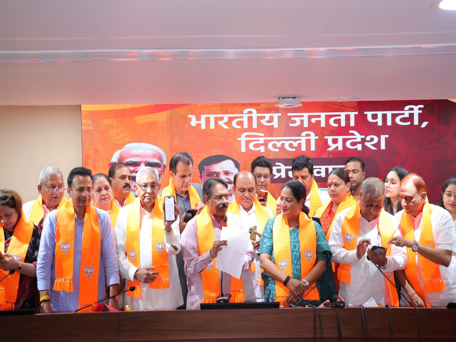 Delhi CM Rekha Gupta and state BJP chief Harsh Malhotra induct 16 Indraprastha Vikas Party councillors in BJP (Photo/@BJP4Delhi)